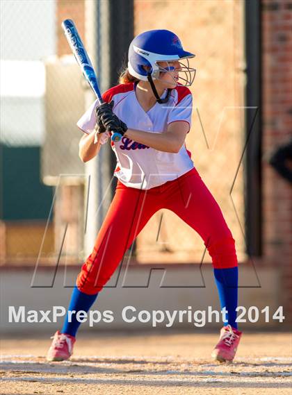 Thumbnail 2 in Medina Valley vs Leander (4A Regional Semifinal) photogallery.