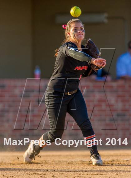 Thumbnail 2 in Medina Valley vs Leander (4A Regional Semifinal) photogallery.