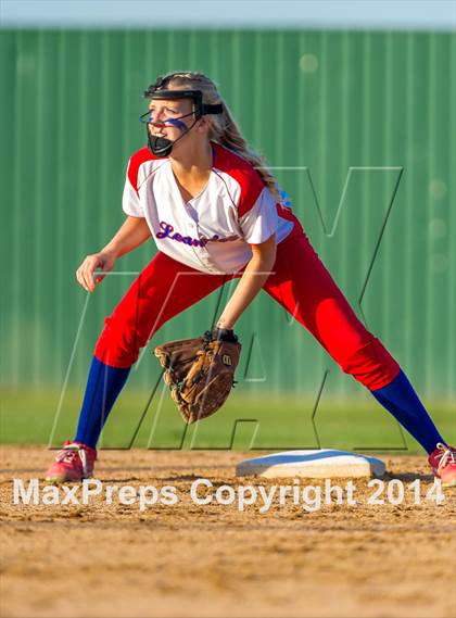 Thumbnail 1 in Medina Valley vs Leander (4A Regional Semifinal) photogallery.