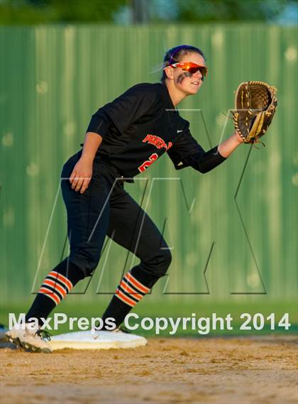 Thumbnail 1 in Medina Valley vs Leander (4A Regional Semifinal) photogallery.
