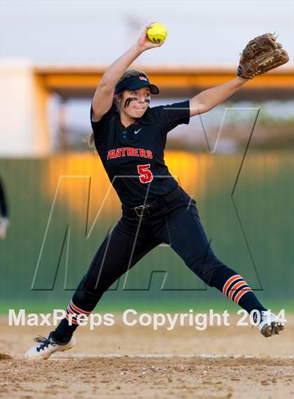 Thumbnail 3 in Medina Valley vs Leander (4A Regional Semifinal) photogallery.