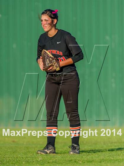 Thumbnail 1 in Medina Valley vs Leander (4A Regional Semifinal) photogallery.