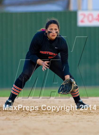 Thumbnail 1 in Medina Valley vs Leander (4A Regional Semifinal) photogallery.