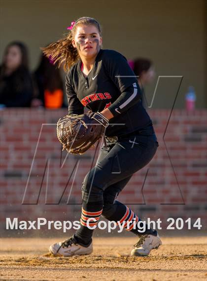 Thumbnail 3 in Medina Valley vs Leander (4A Regional Semifinal) photogallery.