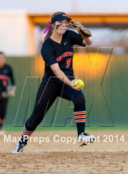 Thumbnail 2 in Medina Valley vs Leander (4A Regional Semifinal) photogallery.