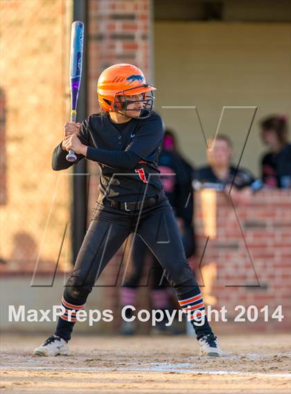 Thumbnail 3 in Medina Valley vs Leander (4A Regional Semifinal) photogallery.