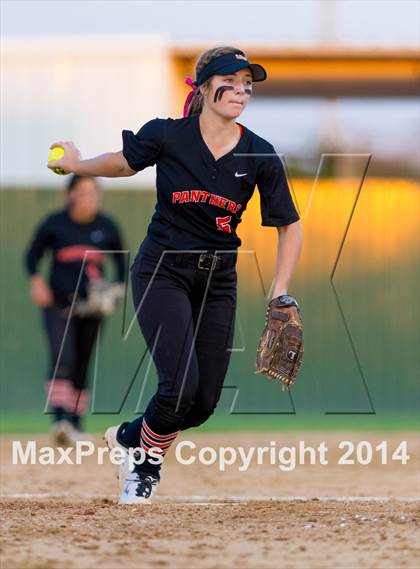 Thumbnail 1 in Medina Valley vs Leander (4A Regional Semifinal) photogallery.