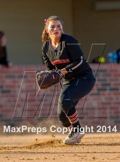 Thumbnail 1 in Medina Valley vs Leander (4A Regional Semifinal) photogallery.