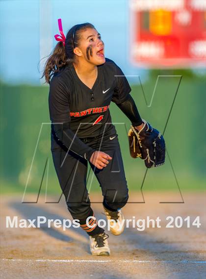 Thumbnail 3 in Medina Valley vs Leander (4A Regional Semifinal) photogallery.