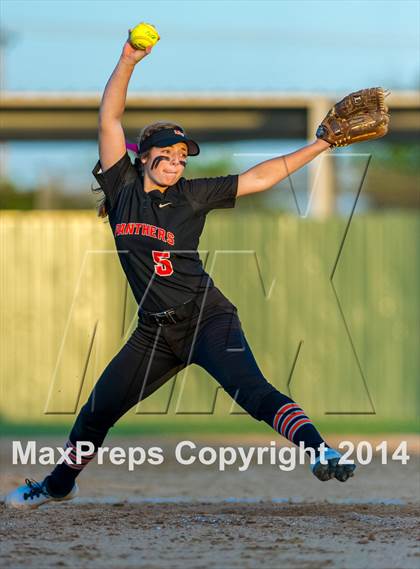 Thumbnail 3 in Medina Valley vs Leander (4A Regional Semifinal) photogallery.