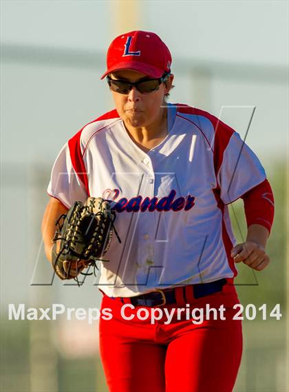 Thumbnail 1 in Medina Valley vs Leander (4A Regional Semifinal) photogallery.