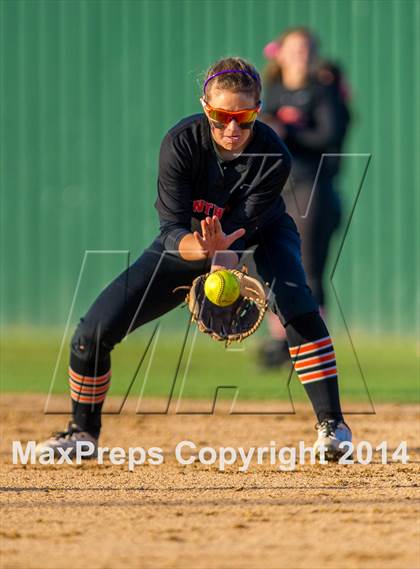 Thumbnail 1 in Medina Valley vs Leander (4A Regional Semifinal) photogallery.