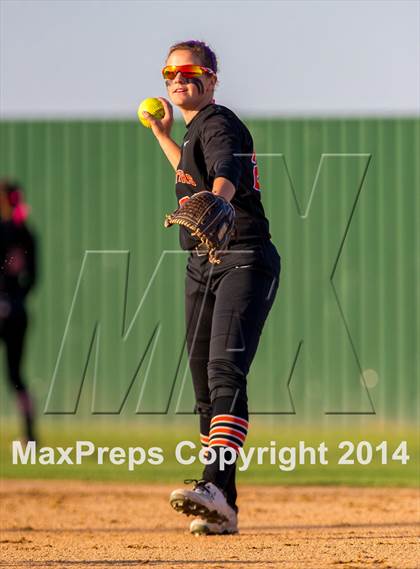 Thumbnail 2 in Medina Valley vs Leander (4A Regional Semifinal) photogallery.