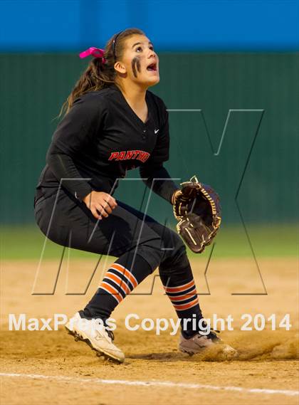 Thumbnail 1 in Medina Valley vs Leander (4A Regional Semifinal) photogallery.