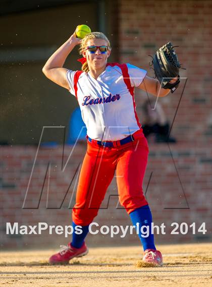 Thumbnail 2 in Medina Valley vs Leander (4A Regional Semifinal) photogallery.
