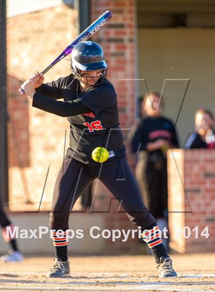 Thumbnail 3 in Medina Valley vs Leander (4A Regional Semifinal) photogallery.