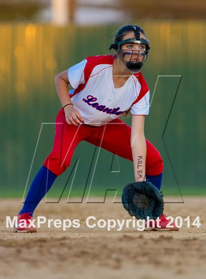 Thumbnail 3 in Medina Valley vs Leander (4A Regional Semifinal) photogallery.