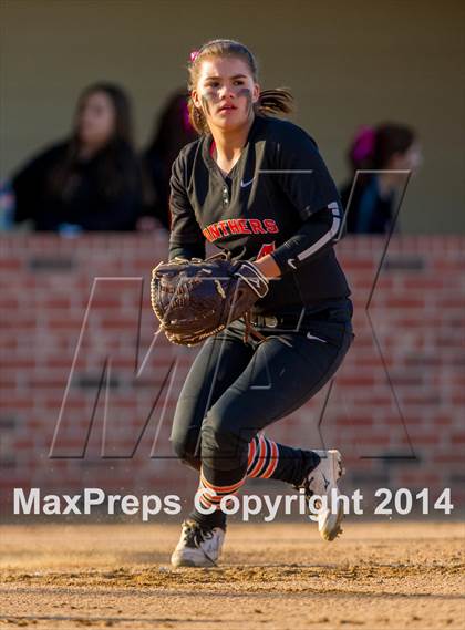 Thumbnail 2 in Medina Valley vs Leander (4A Regional Semifinal) photogallery.