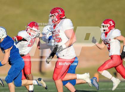 Thumbnail 2 in Lincoln vs. Valle Catholic (MSHSAA Class 1 Championship) photogallery.