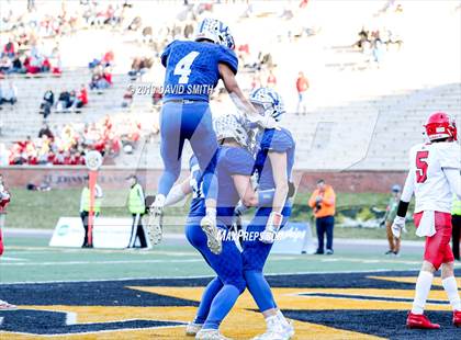 Thumbnail 3 in Lincoln vs. Valle Catholic (MSHSAA Class 1 Championship) photogallery.