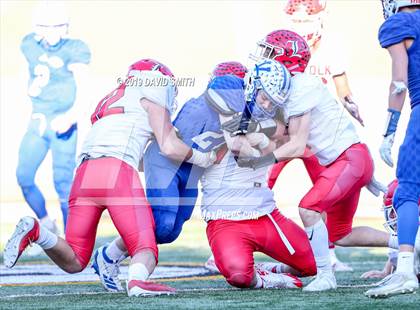 Thumbnail 3 in Lincoln vs. Valle Catholic (MSHSAA Class 1 Championship) photogallery.