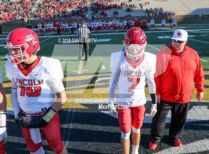 Thumbnail 2 in Lincoln vs. Valle Catholic (MSHSAA Class 1 Championship) photogallery.