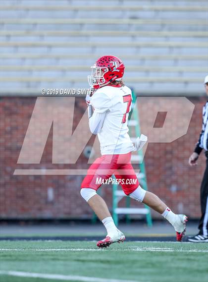 Thumbnail 3 in Lincoln vs. Valle Catholic (MSHSAA Class 1 Championship) photogallery.