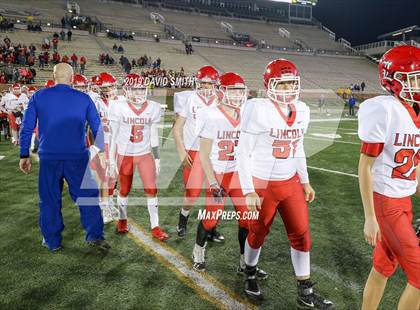 Thumbnail 2 in Lincoln vs. Valle Catholic (MSHSAA Class 1 Championship) photogallery.