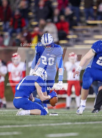 Thumbnail 3 in Lincoln vs. Valle Catholic (MSHSAA Class 1 Championship) photogallery.