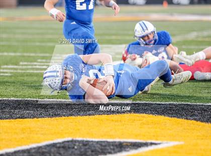 Thumbnail 2 in Lincoln vs. Valle Catholic (MSHSAA Class 1 Championship) photogallery.