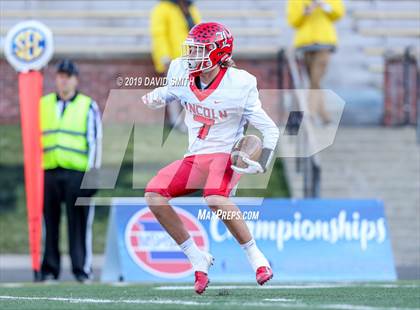 Thumbnail 1 in Lincoln vs. Valle Catholic (MSHSAA Class 1 Championship) photogallery.