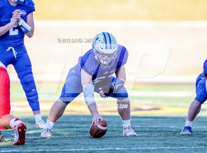 Thumbnail 3 in Lincoln vs. Valle Catholic (MSHSAA Class 1 Championship) photogallery.