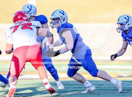 Thumbnail 2 in Lincoln vs. Valle Catholic (MSHSAA Class 1 Championship) photogallery.