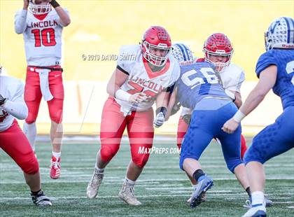 Thumbnail 3 in Lincoln vs. Valle Catholic (MSHSAA Class 1 Championship) photogallery.