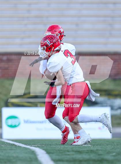Thumbnail 2 in Lincoln vs. Valle Catholic (MSHSAA Class 1 Championship) photogallery.