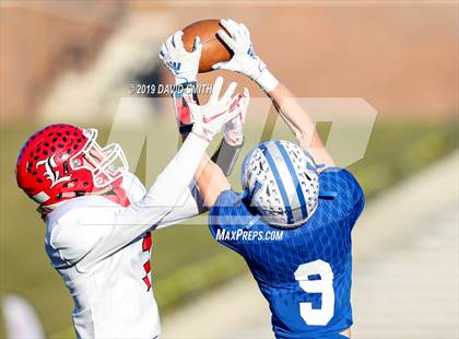 Thumbnail 1 in Lincoln vs. Valle Catholic (MSHSAA Class 1 Championship) photogallery.