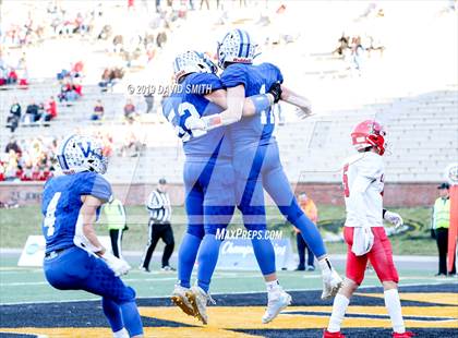 Thumbnail 2 in Lincoln vs. Valle Catholic (MSHSAA Class 1 Championship) photogallery.