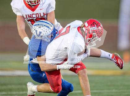 Thumbnail 1 in Lincoln vs. Valle Catholic (MSHSAA Class 1 Championship) photogallery.