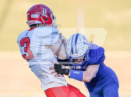 Thumbnail 1 in Lincoln vs. Valle Catholic (MSHSAA Class 1 Championship) photogallery.