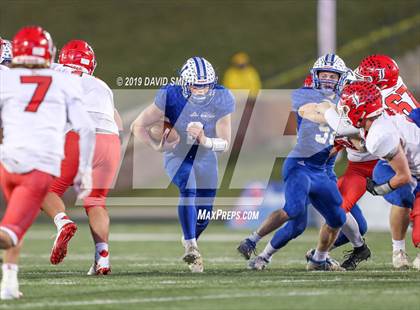 Thumbnail 1 in Lincoln vs. Valle Catholic (MSHSAA Class 1 Championship) photogallery.