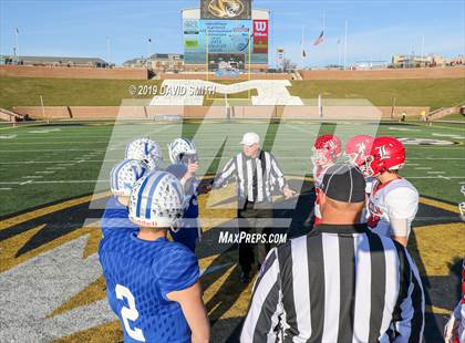 Thumbnail 1 in Lincoln vs. Valle Catholic (MSHSAA Class 1 Championship) photogallery.