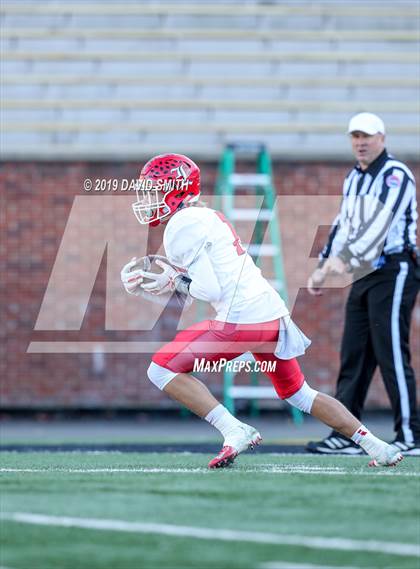 Thumbnail 2 in Lincoln vs. Valle Catholic (MSHSAA Class 1 Championship) photogallery.