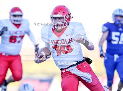 Thumbnail 2 in Lincoln vs. Valle Catholic (MSHSAA Class 1 Championship) photogallery.