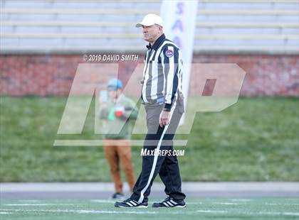 Thumbnail 2 in Lincoln vs. Valle Catholic (MSHSAA Class 1 Championship) photogallery.