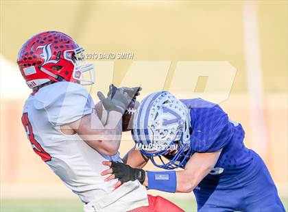 Thumbnail 2 in Lincoln vs. Valle Catholic (MSHSAA Class 1 Championship) photogallery.