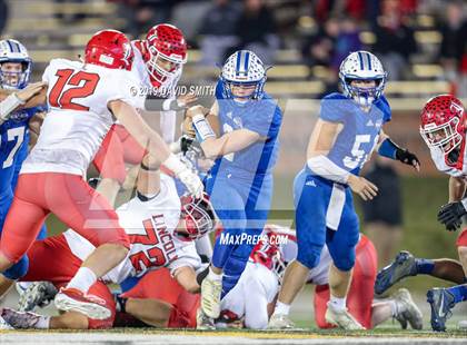 Thumbnail 1 in Lincoln vs. Valle Catholic (MSHSAA Class 1 Championship) photogallery.