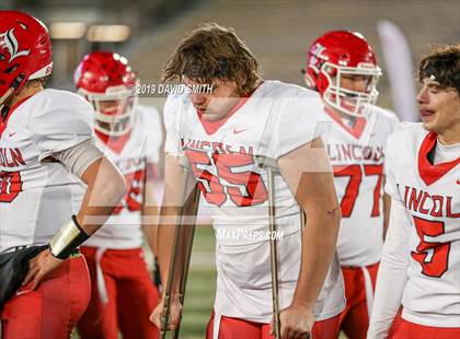 Thumbnail 2 in Lincoln vs. Valle Catholic (MSHSAA Class 1 Championship) photogallery.