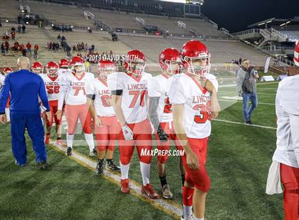 Thumbnail 3 in Lincoln vs. Valle Catholic (MSHSAA Class 1 Championship) photogallery.