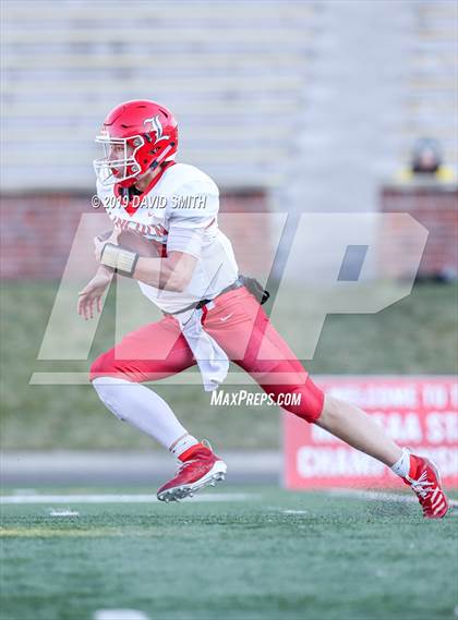 Thumbnail 1 in Lincoln vs. Valle Catholic (MSHSAA Class 1 Championship) photogallery.