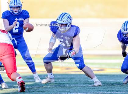 Thumbnail 2 in Lincoln vs. Valle Catholic (MSHSAA Class 1 Championship) photogallery.